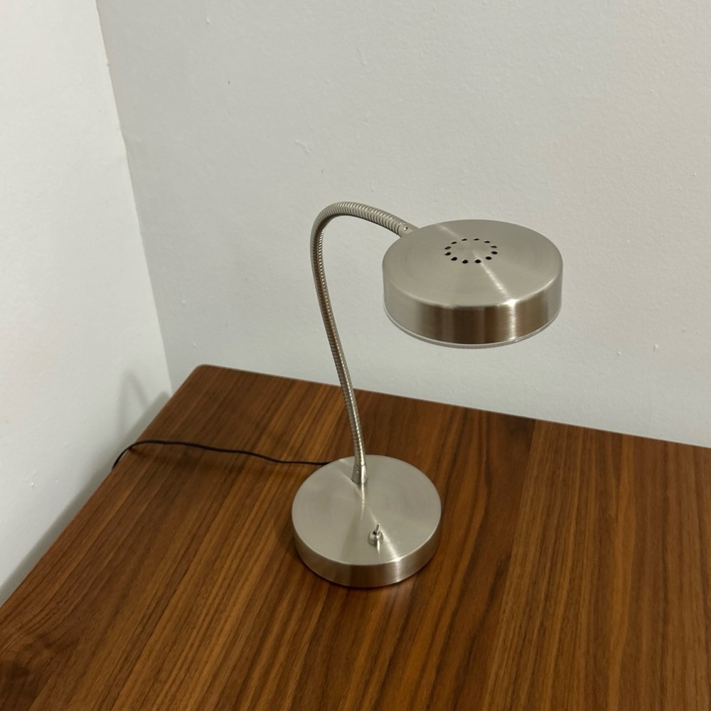 Intertek LED Desk Lamp with Flexible Neck Silver Lightweight & Adjustable EUC